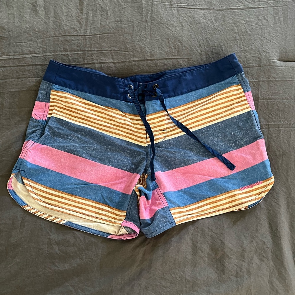 Patagonia 5” Inseam Wavefarer Boardshorts, Size 6
